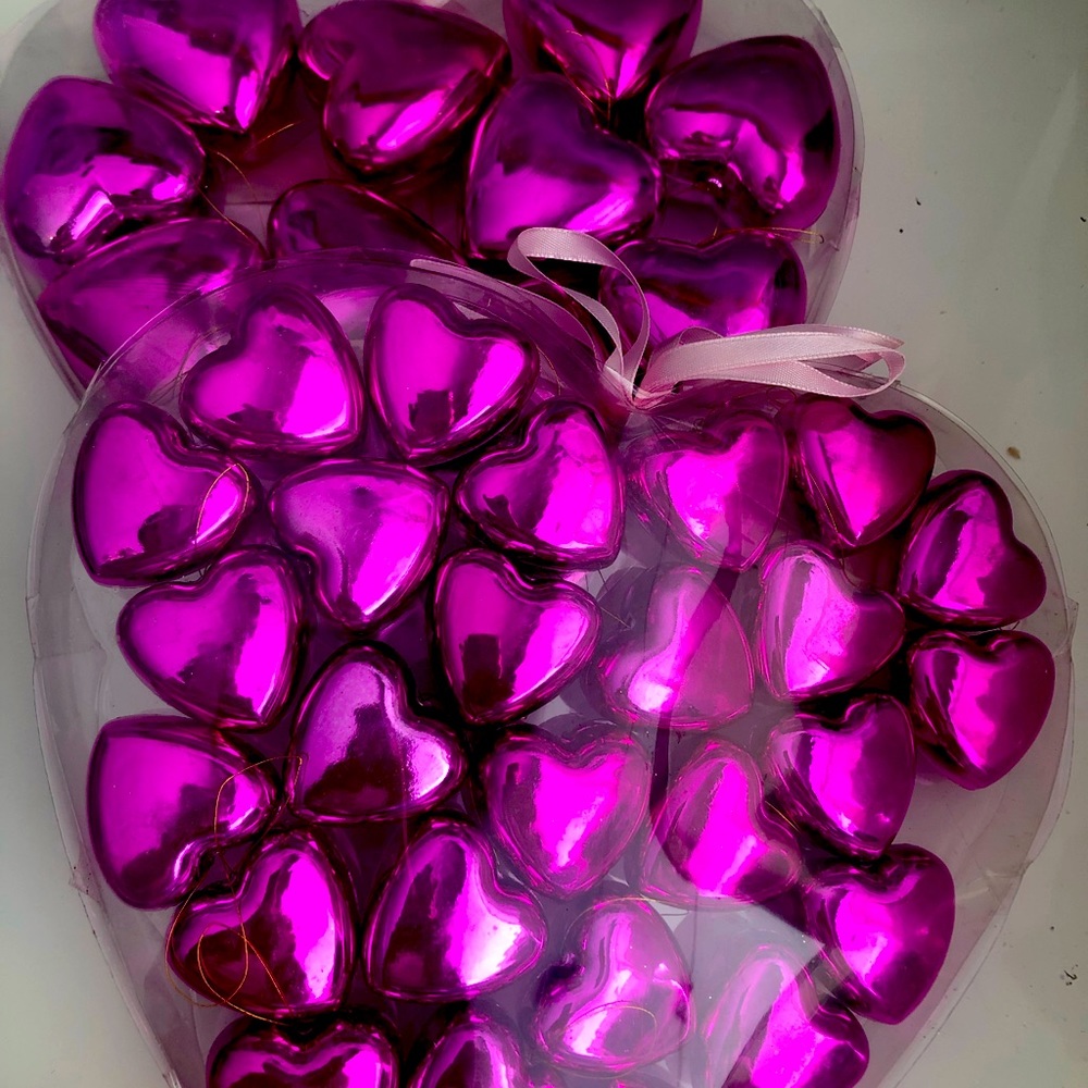 39 plastic hearts valentines day new in box